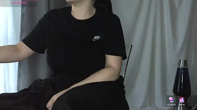 Mia G0ld online show from January 9, 3:38 pm