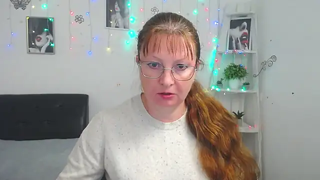 VanessaHotts online show from October 3, 7:13 am