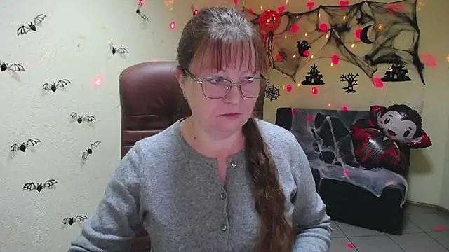 VanessaHotts online show from October 20, 5:10 am