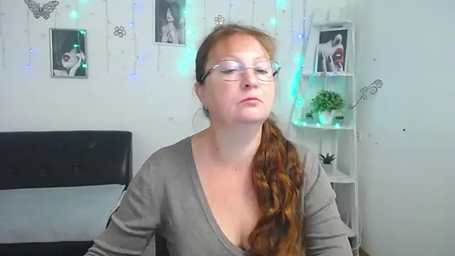 VanessaHotts online show from September 22, 5:06 am