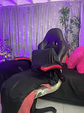 lonely shewolf online show from April 29, 5:40 pm