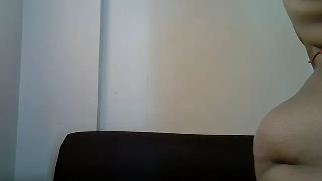 AddictiveAssCurves online show from April 28, 8:40 am