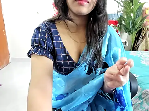 AttractiveQueen2002 online show from September 24, 7:35 pm