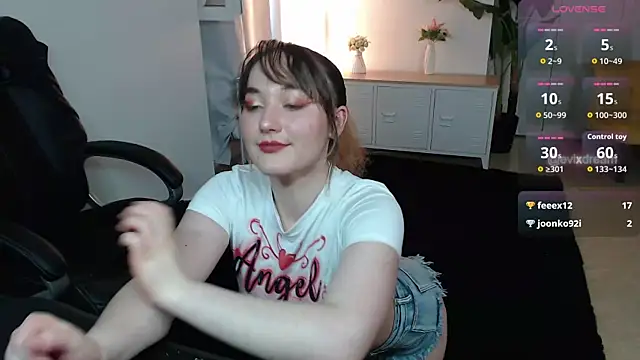 Crystal-dreamt online show from July 1, 9:42 am