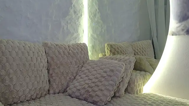 moniqque online show from July 28, 4:54 am