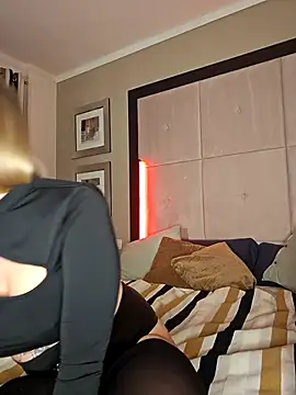 Snapshot of TARA-FUN chatting on October 30, 6:09 pm TARA-FUN online show from October 30, 6:09 pm