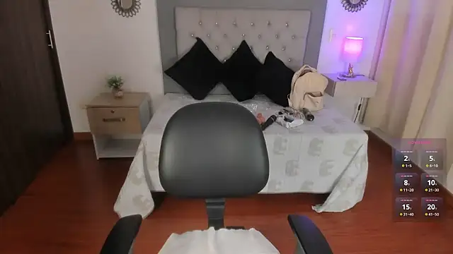 Hanna86 online show from December 14, 9:53 pm