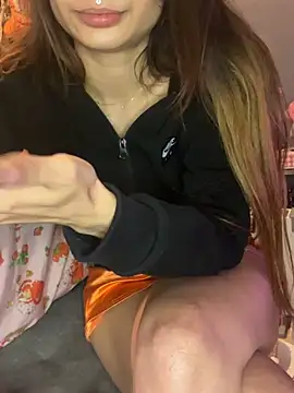 LaPetitechienne1 online show from February 1, 7:23 pm