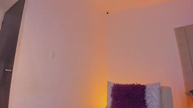 luisah  online show from July 24, 7:11 pm