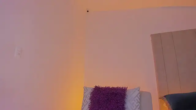 luisah  online show from July 18, 7:49 pm