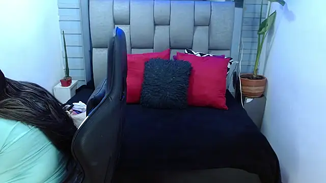 evelin zaens online show from August 2, 4:48 am