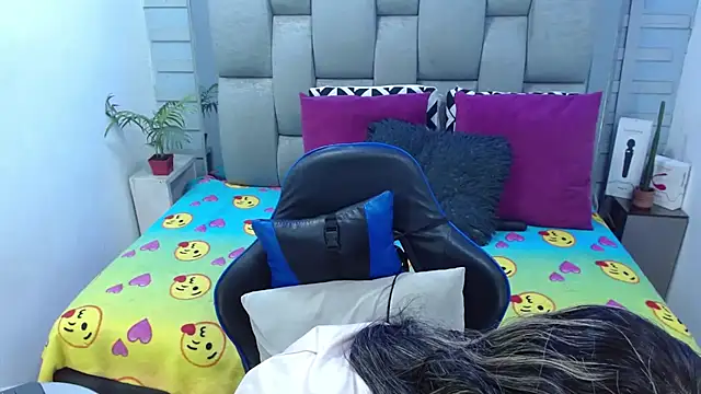 evelin zaens online show from February 18, 8:13 am