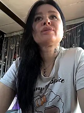 KikiXRed online show from May 6, 8:29 am
