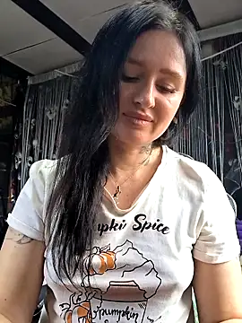 KikiXRed online show from May 2, 8:50 am
