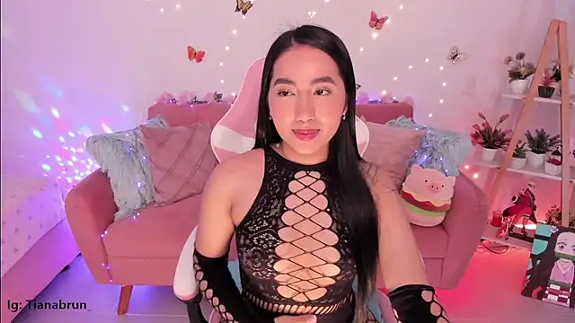 Snapshot of Zara_uwu_ chatting on September 14, 10:24 am Zara uwu online show from September 14, 10:24 am