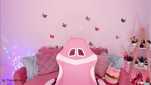 Snapshot of Zara_uwu_ chatting on September 20, 12:36 pm Zara uwu online show from September 20, 12:36 pm