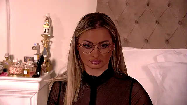 Denisse Perry online show from September 29, 12:05 am