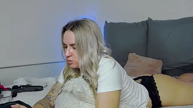 SofiJames online show from November 18, 6:47 am