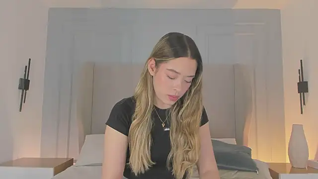 chloe d online show from May 1, 1:58 pm