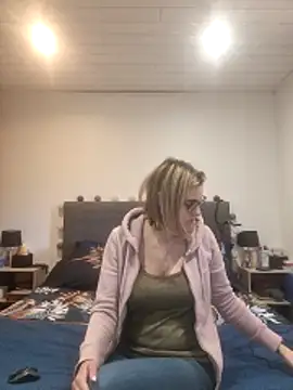 Madame Callie online show from May 17, 5:45 pm