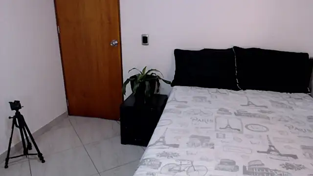 Snapshot of amara_lincont chatting on October 1, 9:42 pm amara lincont online show from October 1, 9:42 pm