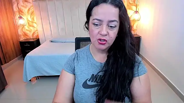 lucia vonne  online show from April 29, 8:03 pm
