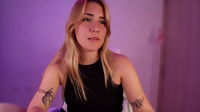 Dakotaa  online show from August 3, 1:20 am