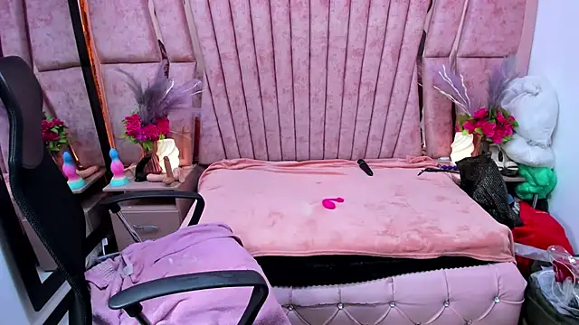 HornySkinny26 online show from July 31, 6:58 am