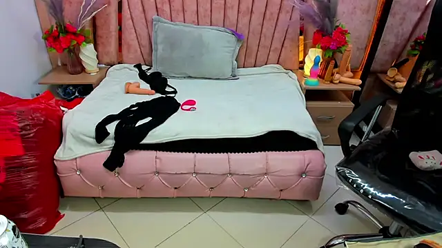 HornySkinny26 online show from July 30, 6:58 am