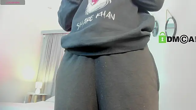 CoralineRicce  online show from November 4, 9:53 pm