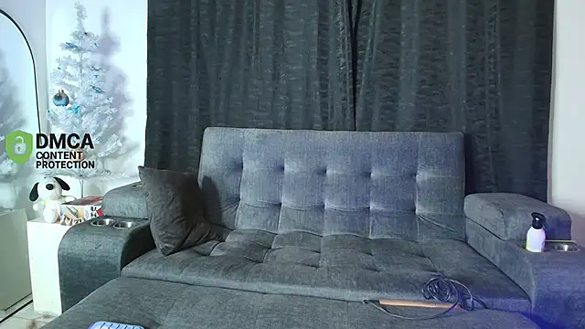 yungelitamor  online show from December 16, 5:24 am