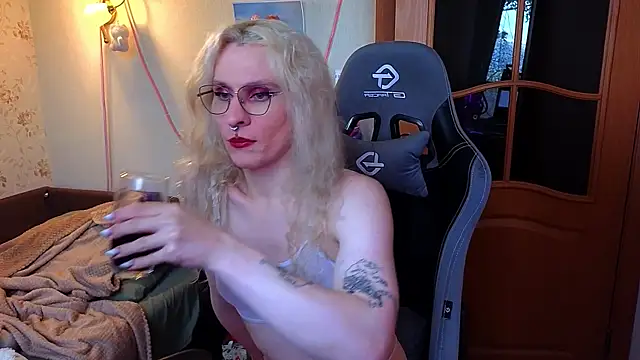 Lori Myaf online show from August 3, 4:12 pm