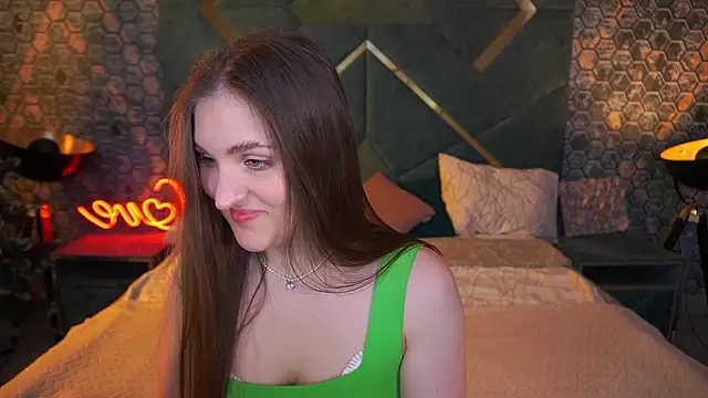 EmmyCharmm online show from February 1, 6:34 am