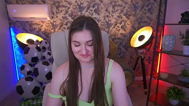 EmmyCharmm online show from July 15, 10:31 am