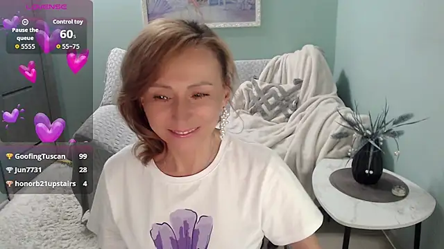 Snapshot of HornyMilf_777 chatting on October 5, 6:40 am HornyMilf 777 online show from October 5, 6:40 am