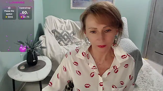 Snapshot of HornyMilf_777 chatting on September 20, 6:01 am HornyMilf 777 online show from September 20, 6:01 am