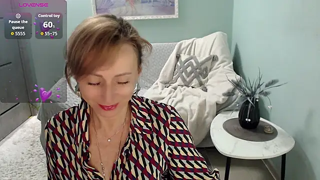 Snapshot of HornyMilf_777 chatting on September 25, 7:07 am HornyMilf 777 online show from September 25, 7:07 am