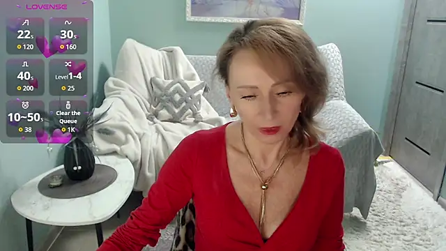 Snapshot of HornyMilf_777 chatting on October 8, 7:02 am HornyMilf 777 online show from October 8, 7:02 am