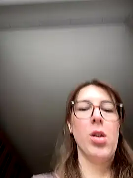 Snapshot of MommmyYummy chatting on October 17, 10:07 am MommmyYummy online show from October 17, 10:07 am