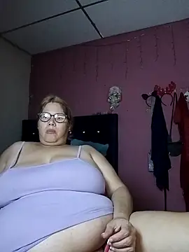 Snapshot of EllisW8 chatting on September 19, 12:59 pm EllisW8 online show from September 19, 12:59 pm