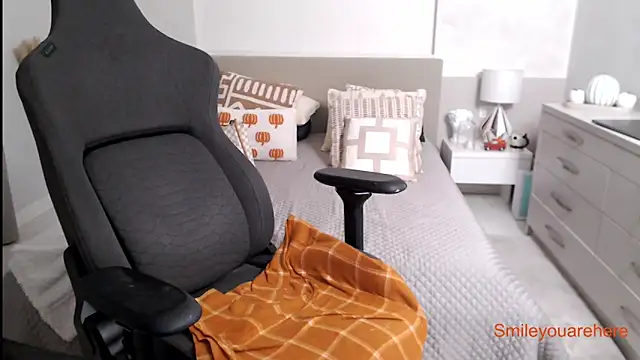 Smileyouarehere online show from September 30, 3:34 am