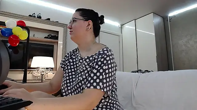 ILoveToFeelU online show from April 29, 10:59 pm