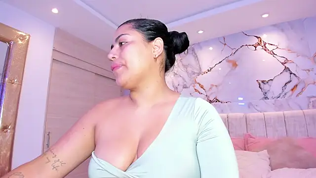 kiana cream online show from December 3, 12:18 pm