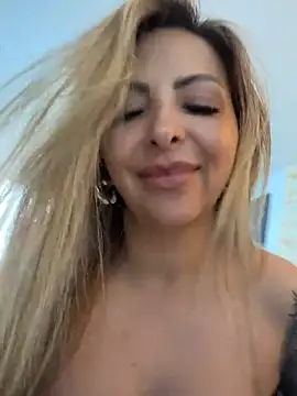  Abril-Office1 online show from July 30, 9:04 pm