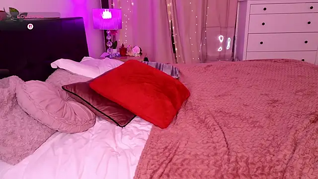 Eva Lastar online show from June 17, 10:11 pm