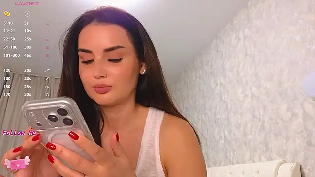 LaraSkinny online show from April 30, 1:05 pm
