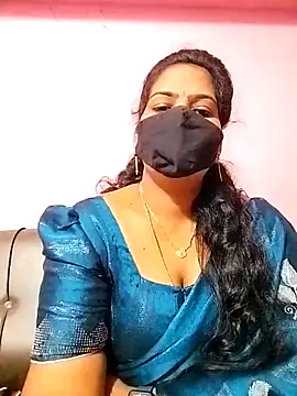 Snapshot of melina214 chatting on October 20, 2:47 am melina214 online show from October 20, 2:47 am