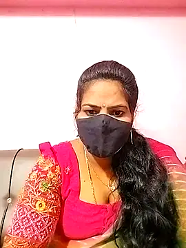 Snapshot of melina214 chatting on October 16, 3:31 am melina214 online show from October 16, 3:31 am