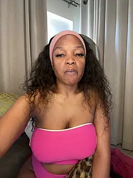 slimcateee online show from July 11, 7:30 am