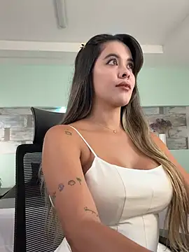 Emilia Bakerr online show from March 18, 6:35 pm